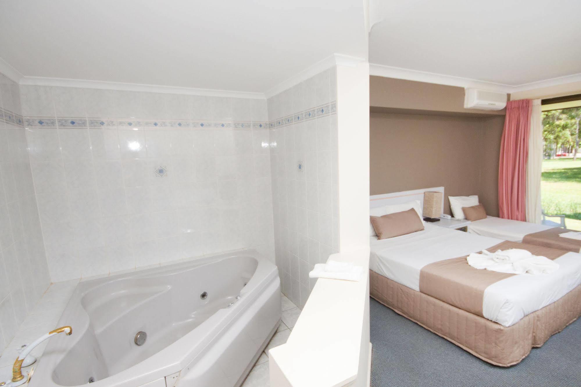 Island Palms Motor Inn Forster Ngoại thất bức ảnh